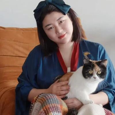 搁2004年，18万块钱能在大多数城市干出不少名堂，农村能盖两栋像样的小楼，县城