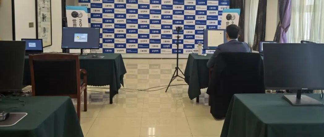 “三星杯”围棋赛：“今天的比赛真精彩;一片飘红振人心！”在今天“三星杯