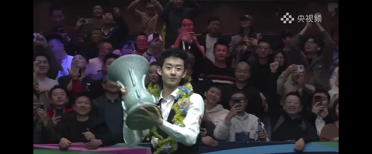 吴宜泽的5个关键数据如下：1、夺冠奖金164万人民币；2、决赛4杆破百，百分