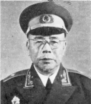 1950年，东北财经委秘书长进京当文官，路上遇到公安部长罗瑞卿，对他说：“老罗，