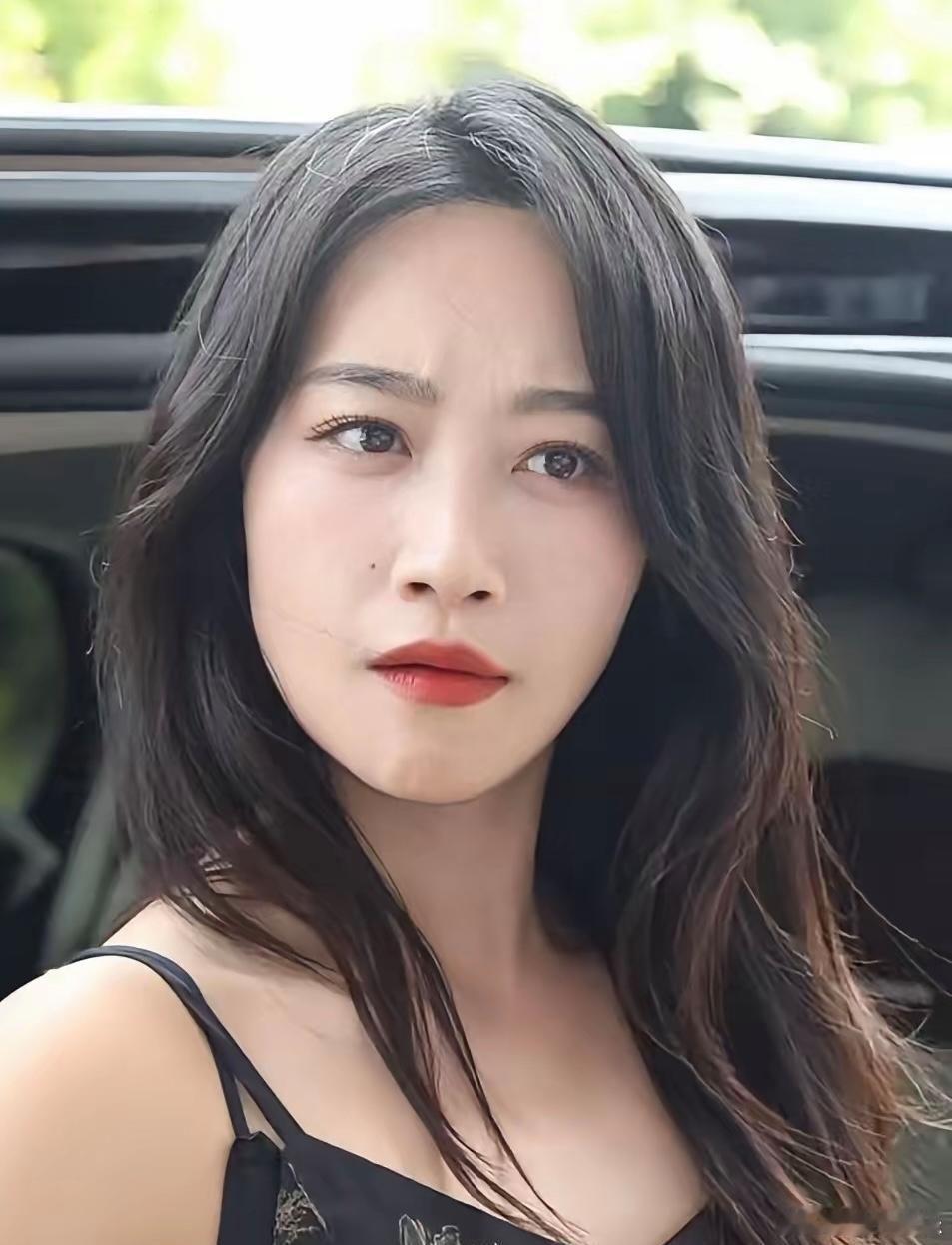为什么很多人不喜欢蓝盈莹？原因很简单，可不是因为她长得肌肤润泽惹人眼馋而心生妒意