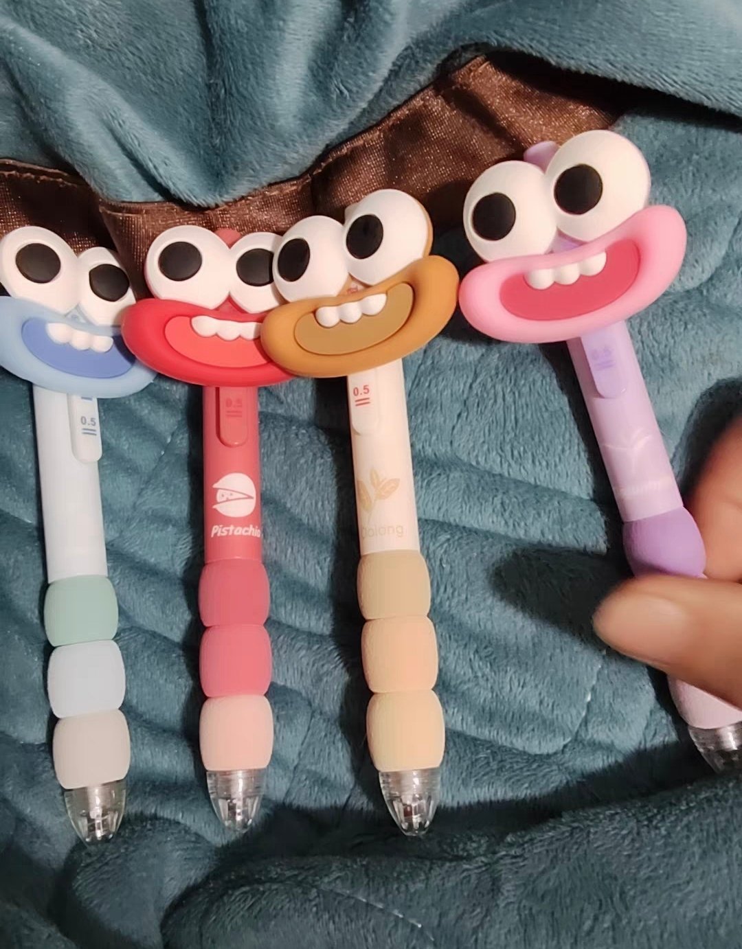 长大了还是喜欢买文具小时候犹豫买哪款长大后看上就全色全款拿下