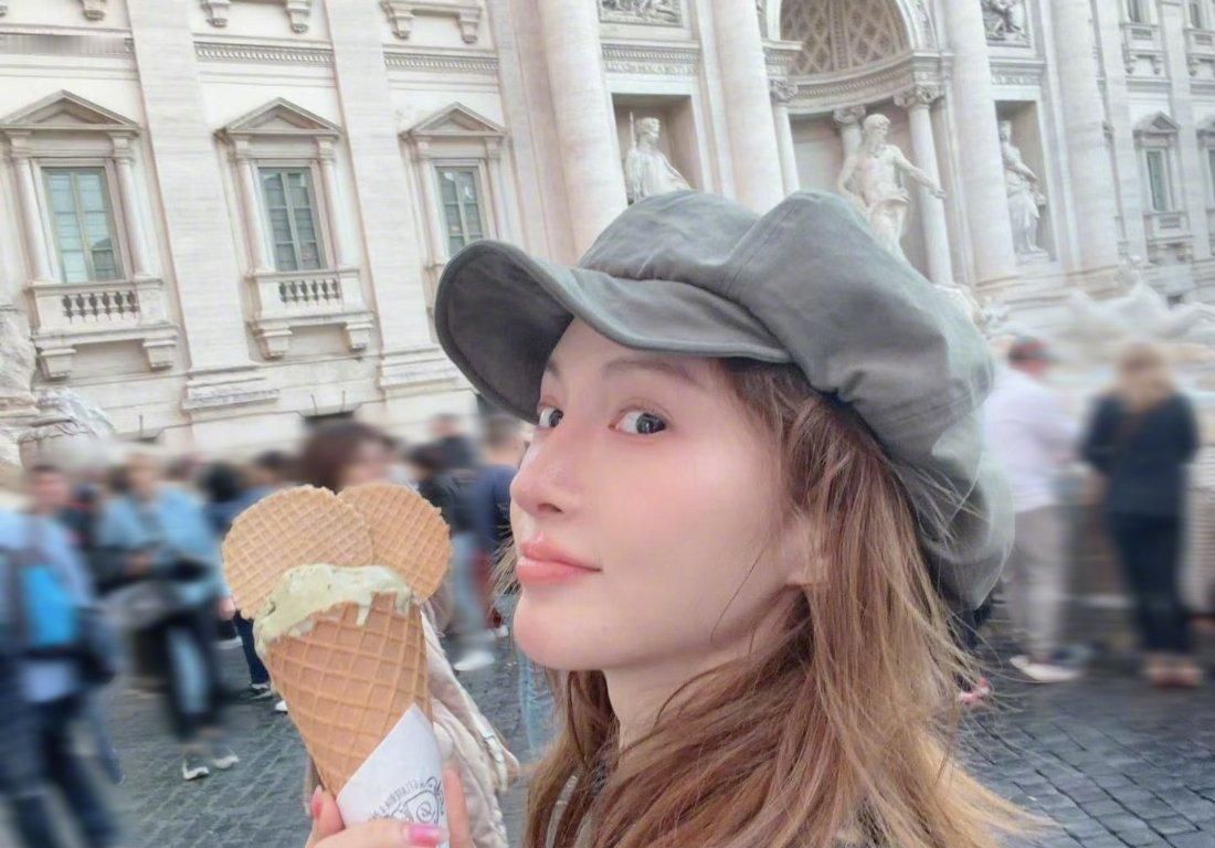 这是哪个童话里的洋娃娃跑出来啦金晨宝宝这是啥味儿的冰淇淋呀