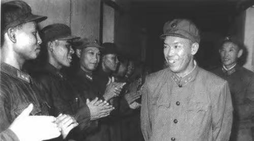 1950年11月，朝鲜战场。梁兴初率38军一夜长奔145里，一举插进美军第八集团