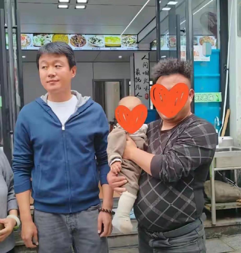 47岁佟大为江西被偶遇！素颜接地气，堪称内娱反油腻天花板47岁佟大