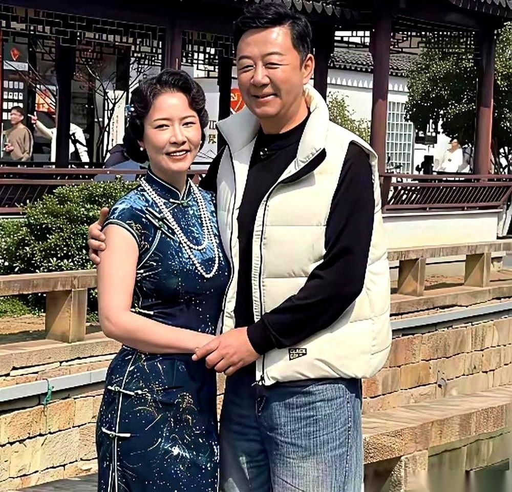 《父母爱情》杀青那天，郭涛捏着自己8万8的片酬单，耳朵里飘来一句“梅婷拿了300