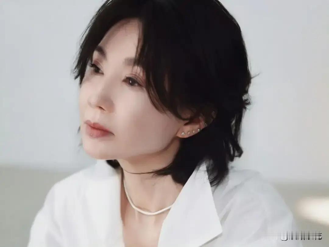 59岁的张曼玉，凭什么？不是隐退，是换了个战场厮杀。MO&Co.史上首位全