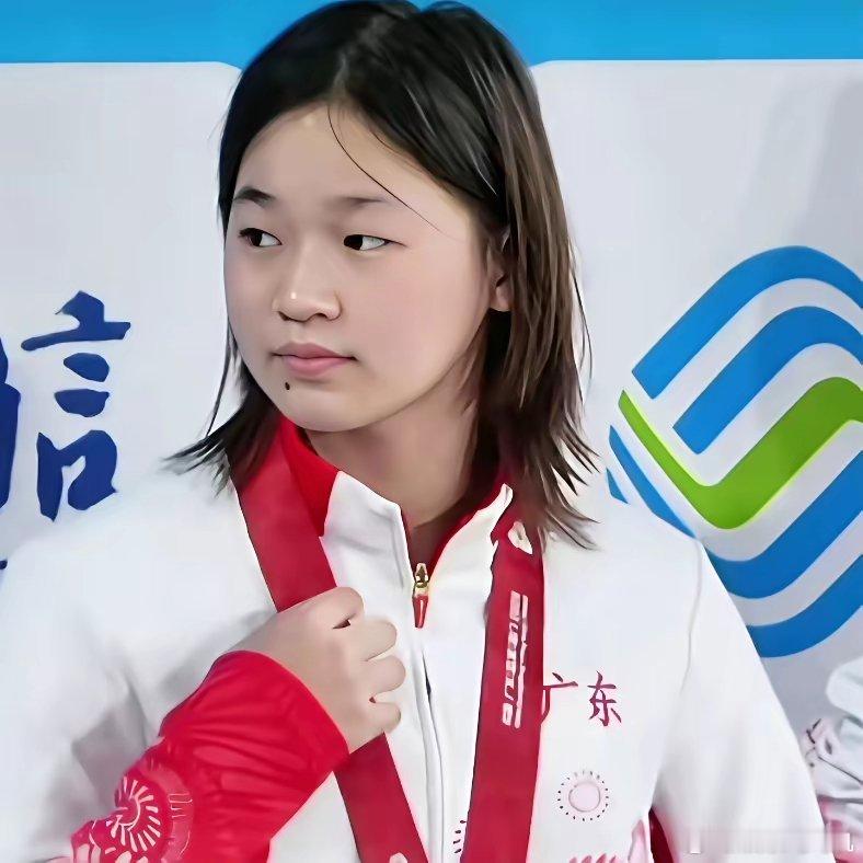 我发现，全红婵一家个个都是人才，我都怀疑她们家是不是有什么背景，一个普通家庭却个