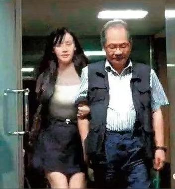 赖清德老师终于现身民进党新潮流系大佬吴乃仁前几天被台湾司法抓捕不得最终