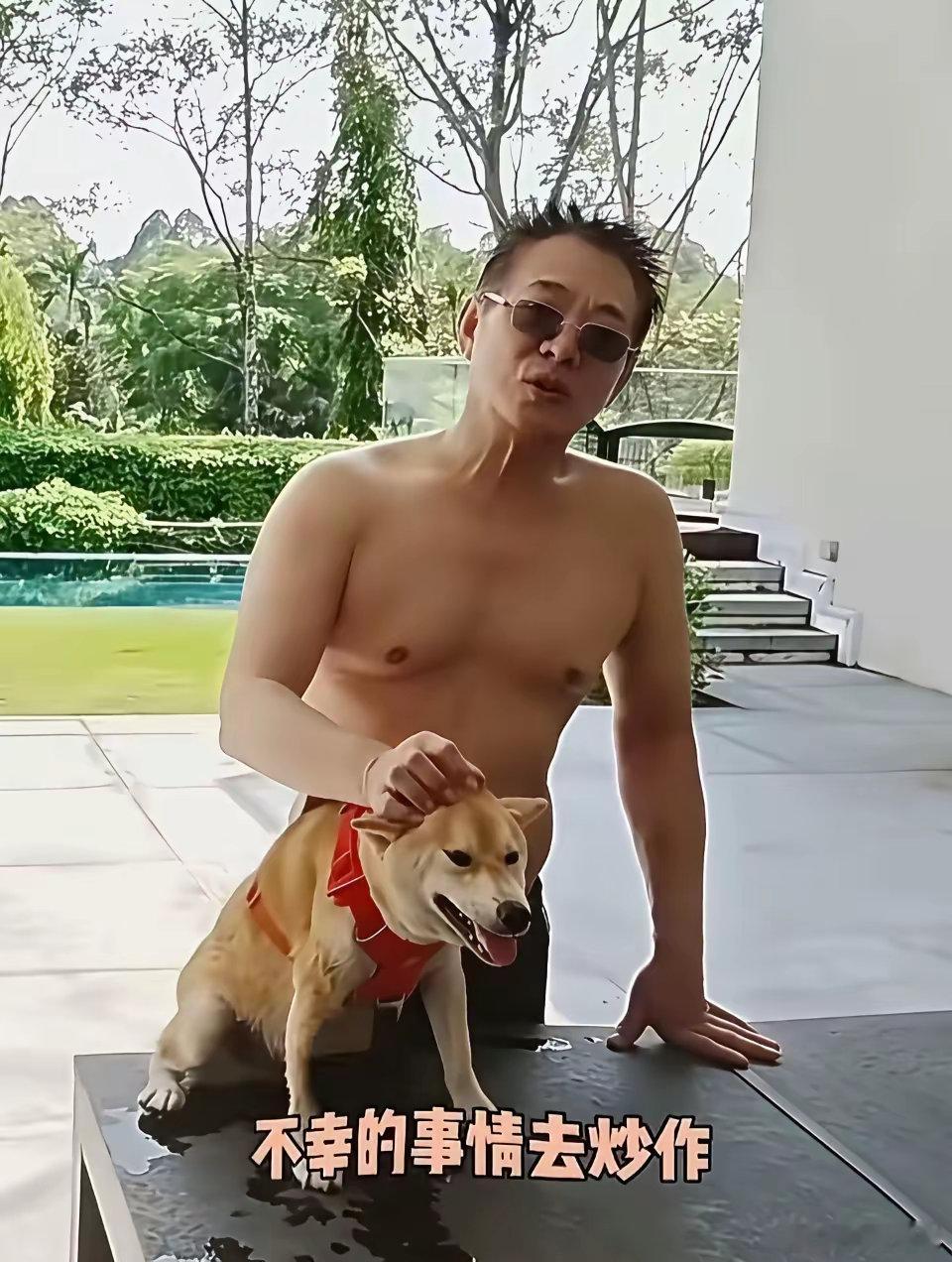看到李连杰光膀子游泳的视频，我突然明白那些“换心脏”谣言有多离谱了！年初还病恹恹