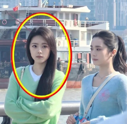 谁懂？赵今麦实际长这样。​​​