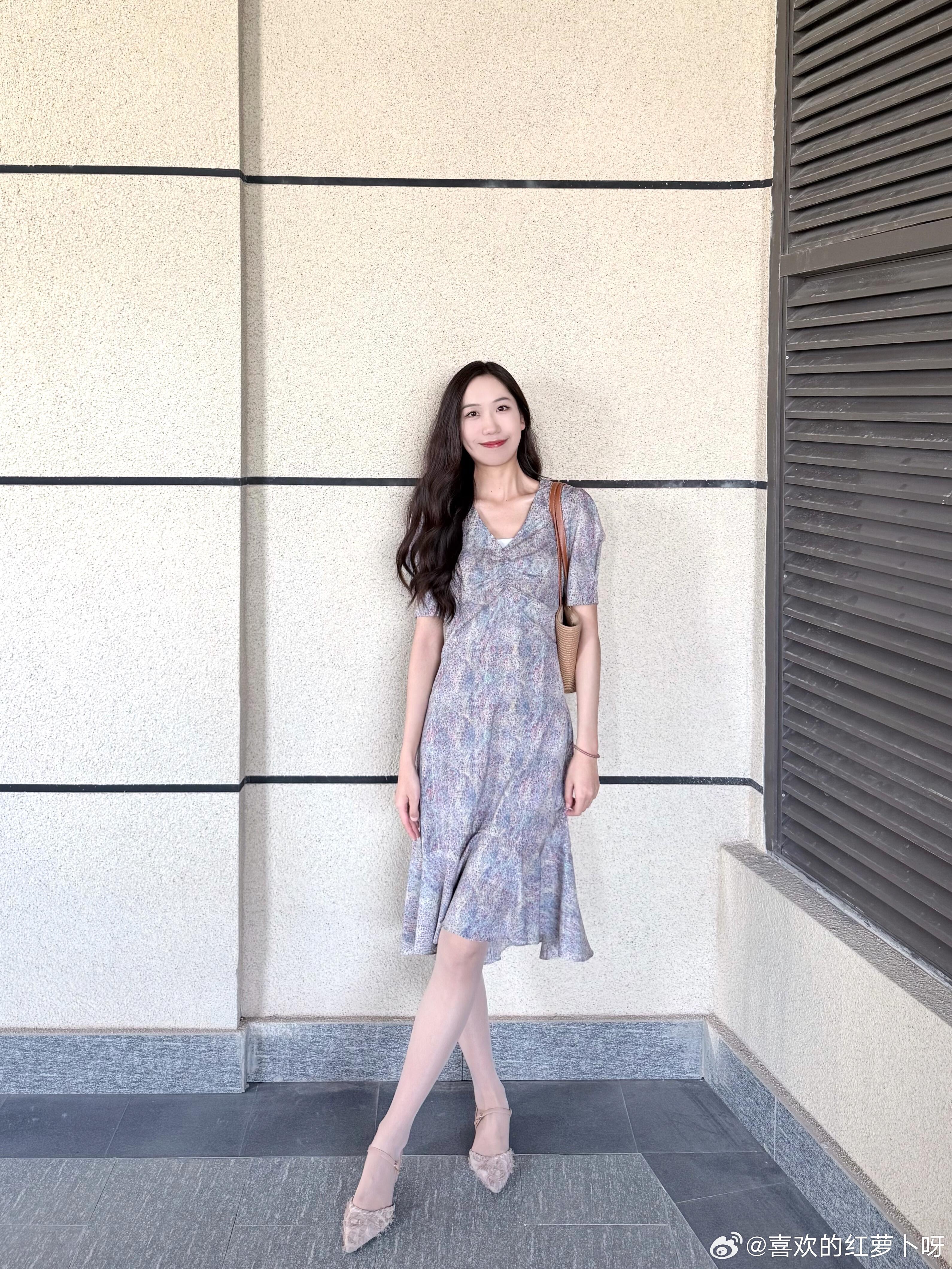 大长腿穿丝袜，高个子女孩儿的碎花裙穿搭～​​​