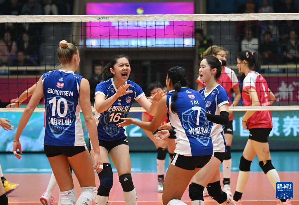 2025-2026赛季女排排超联赛进入收官冲刺阶段，争冠格局清晰呈现。上海女排凭