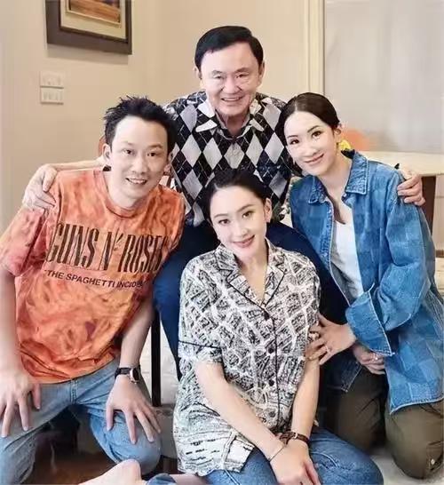 他信家族其实挺厉害的，直到现在，家族还有一张王牌，那就是佩通坦的姐姐萍通坦。萍通