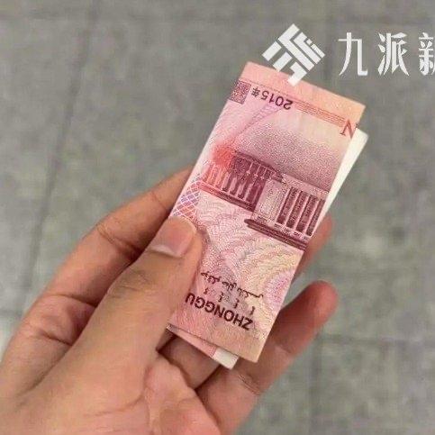 近日，网友小洛在社交平台分享的一则帖子火了——她在深圳地铁主动给孕妇让座，没想到