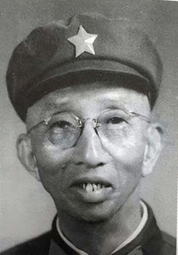 1955年定军衔那年，李迎希气得摔了杯子，他打了一辈子仗，济南战役立下大功，粟裕