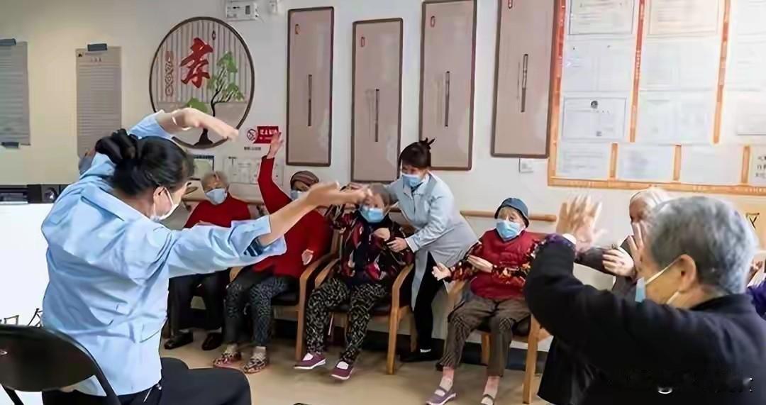 正在逼近的社会困局：老人多了，反而是养老院却迎来倒闭潮！2025年末我国6
