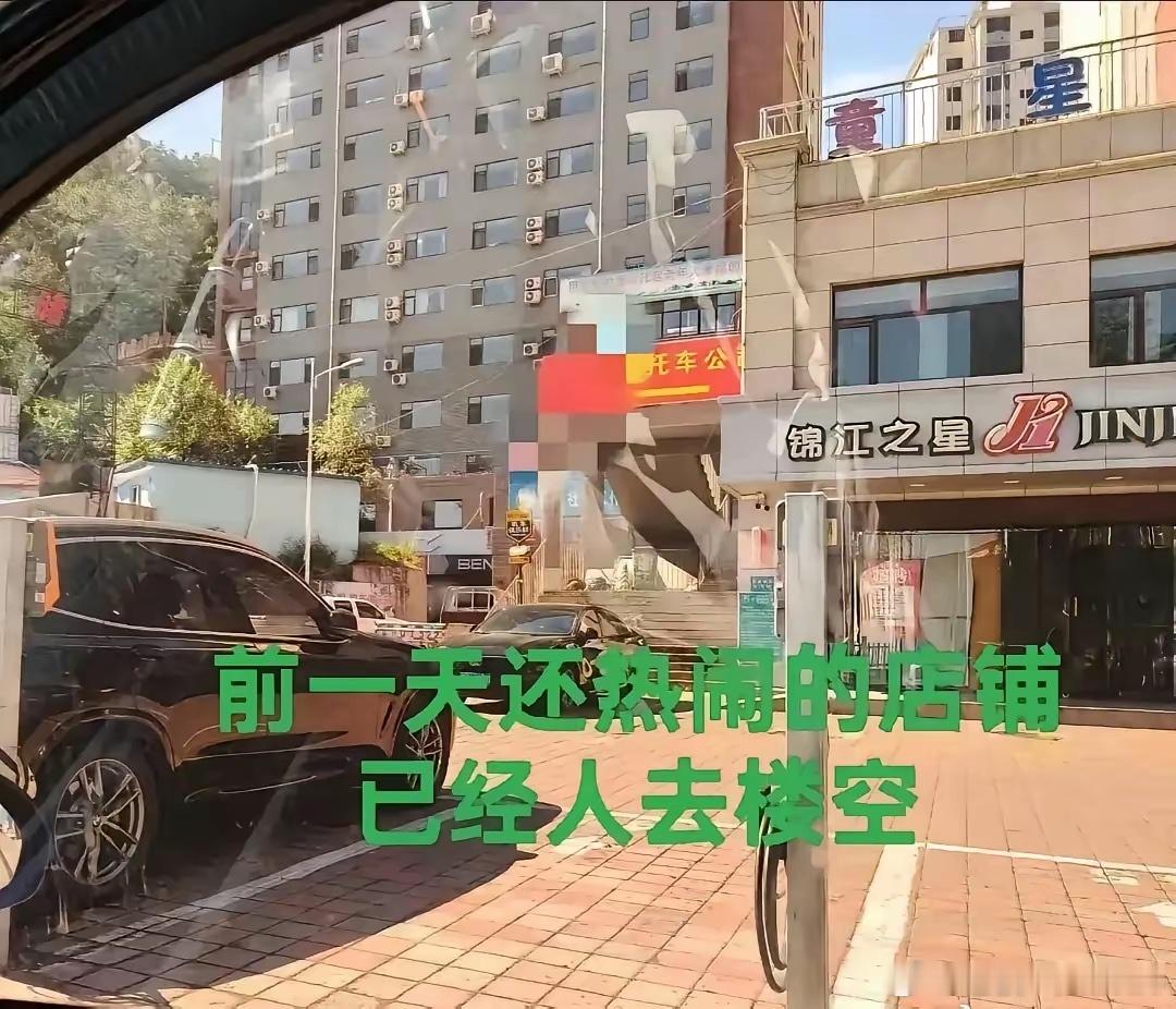 张雪机车承德店，人去楼空了。起因其实特简单，有个大哥在那提了车，钱交清了，结果合