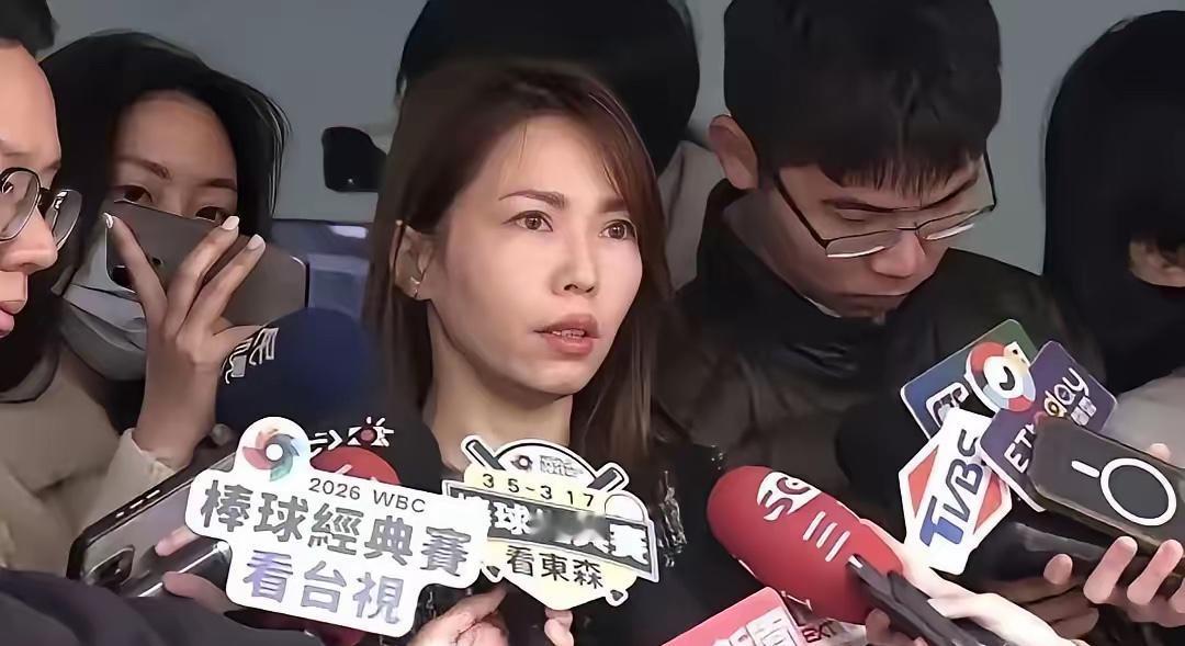 台湾民众党立委李贞秀由于台当局的阻挠，为了当上立委，没想到她真的回到大陆申请放弃