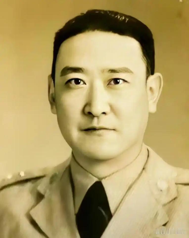 1949年9月的迪化军部，马呈祥的枪口正顶着陶峙岳的胸口，这个曾在河西走廊