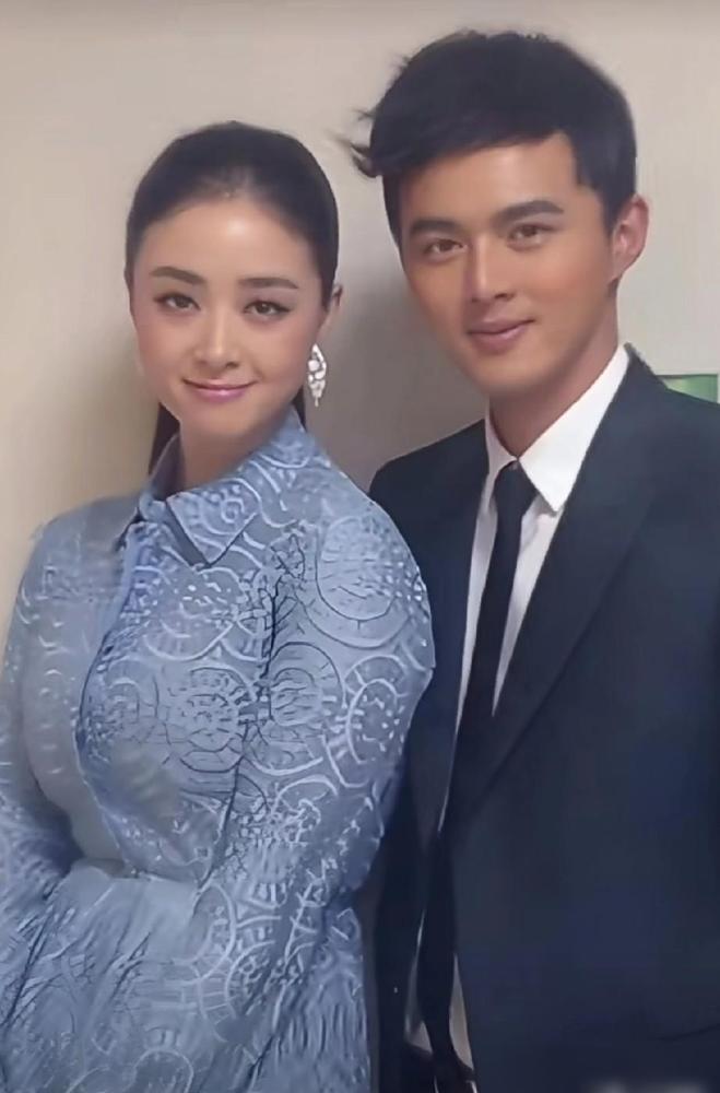 分手11年零互撕！蒋欣昨天还在镜头前替叶祖新挡枪，你见过这么离谱的前任吗？你