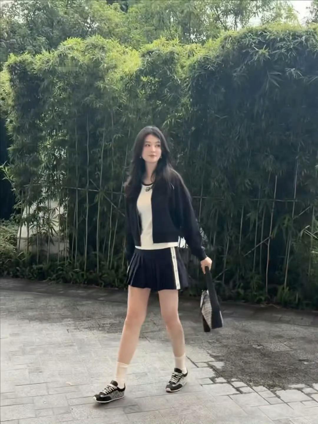 乔欣更新live日常～好漂亮😍这完全是从旧时光里走出来的女神​​​