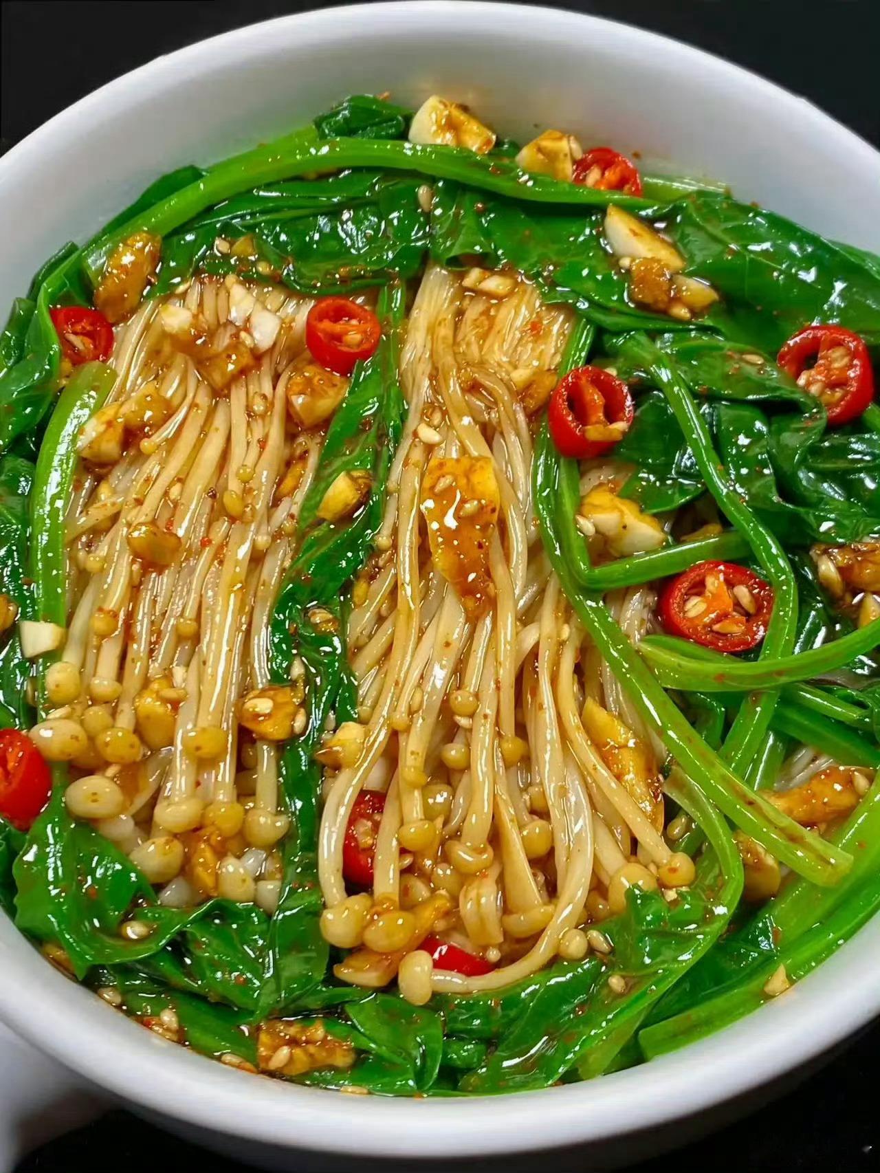 天越来越热了，这7道凉拌菜做法，鲜香美味，酸辣开胃，太下饭啦一、黄瓜拌腐竹二、