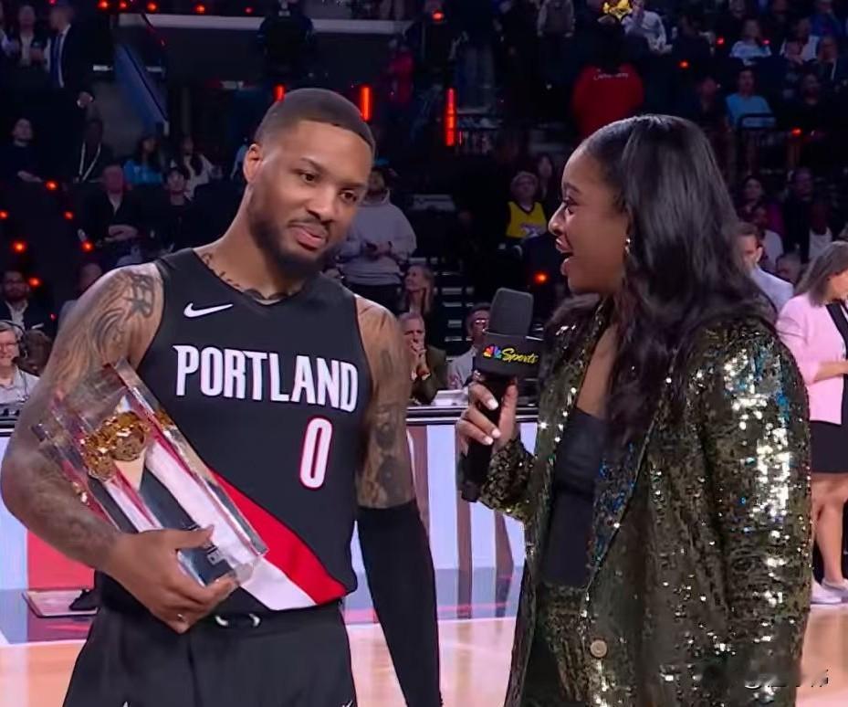 库里真的好！利拉德谈库里：“我拿下三分冠军后。”“库里第一时间为我送上祝