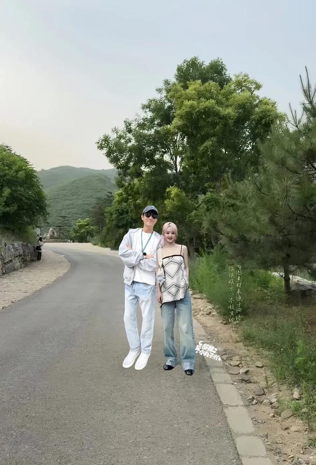 新颖真的很不一样，是唯一一对让我从戏里磕到戏外的cp！哈哈，而他们身上无