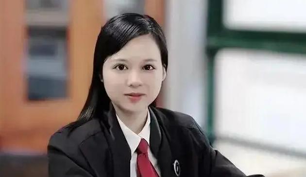 “中国越制裁我，我就越反华！”这话谁说的？一个被吊销执照、冻结账户、踢出律师圈的