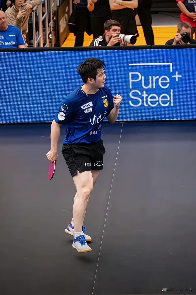 樊振东凭运气夺冠“德国杯”？昨晚，樊振东一单2分也没能为萨尔布吕肯俱乐部赢下