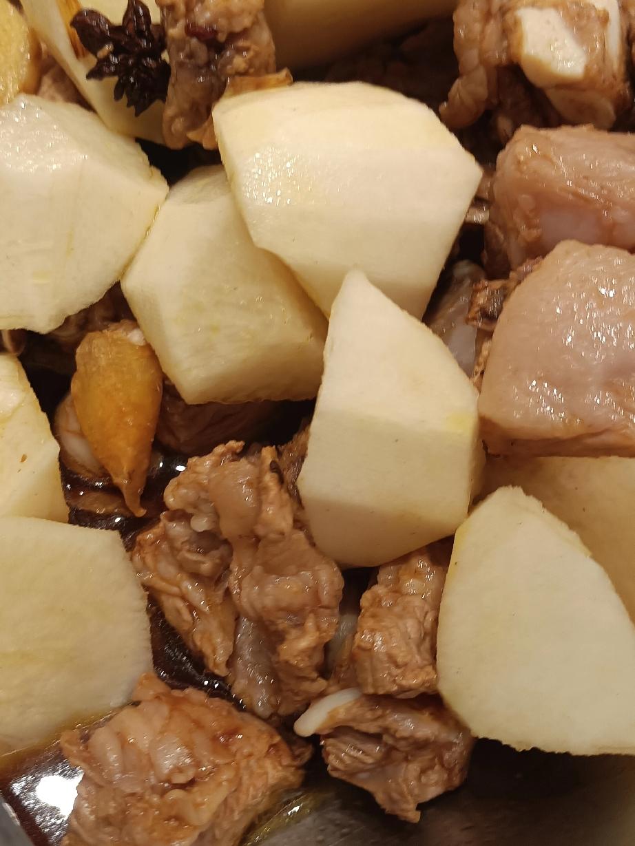 今天又是家庭聚会！二婚老公家的大姐夫请客，全家一共二十多口，全部到齐！我们东