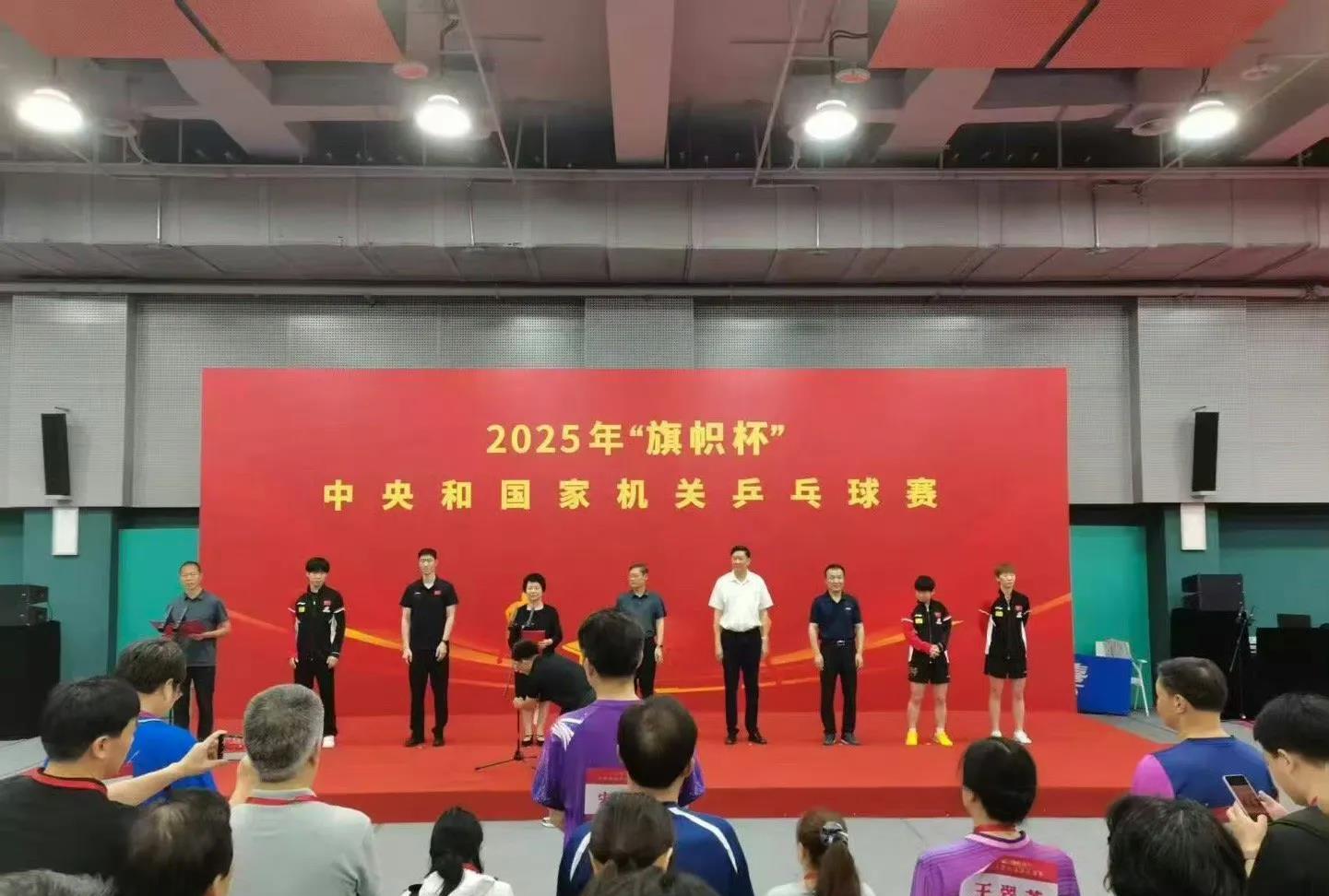 现在发个正常新闻都得被诋毁？刚刚，王励勤带莎头和曼玉参加国家机关乒乓球比赛开幕