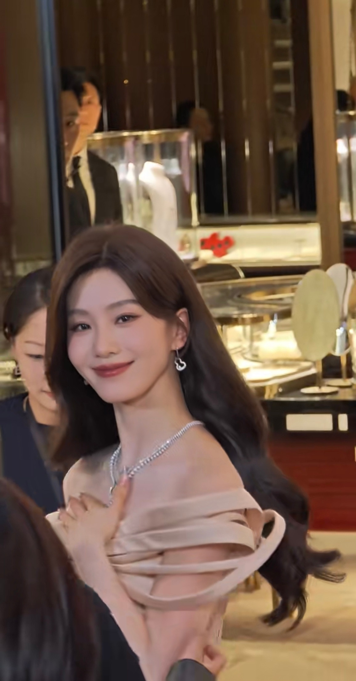 今天的活动刘诗诗太美了好明媚的姐姐qeelin全球品牌代言人刘诗诗期待明天醉梦播