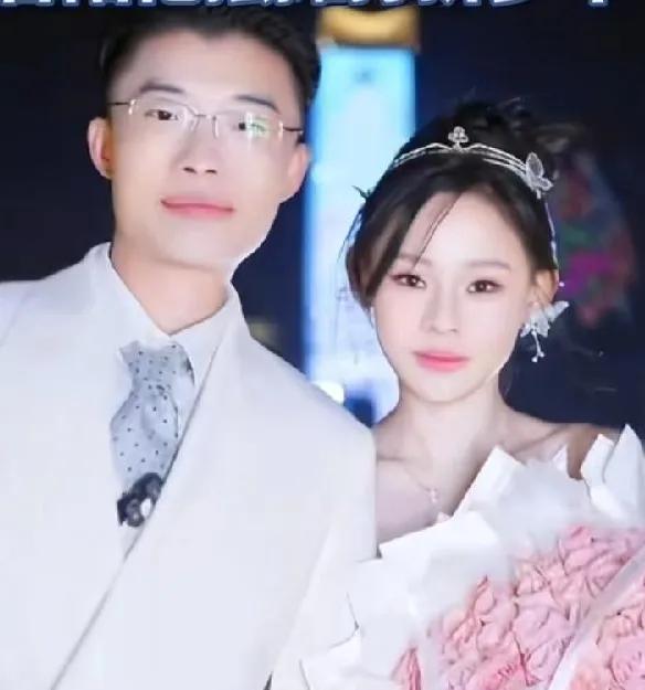 郭有才苏畅结婚了！相恋八年，从一无所有摆摊小镇青年，到如今千万粉丝顶流网红身家上