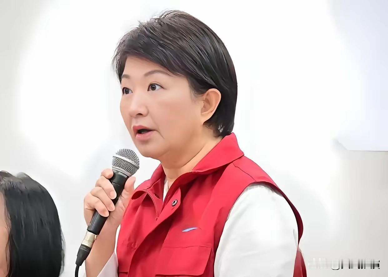 卢秀燕出来表态了！现在国民党内部吵得厉害，各方意见都不一样，卢秀燕直接公开站