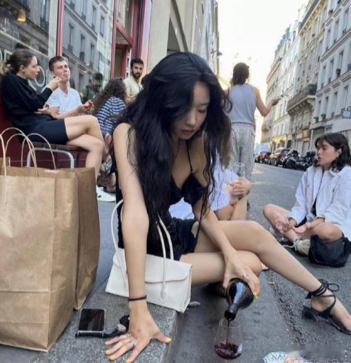 为什么一到国外很多人穿衣都会变时尚​​​