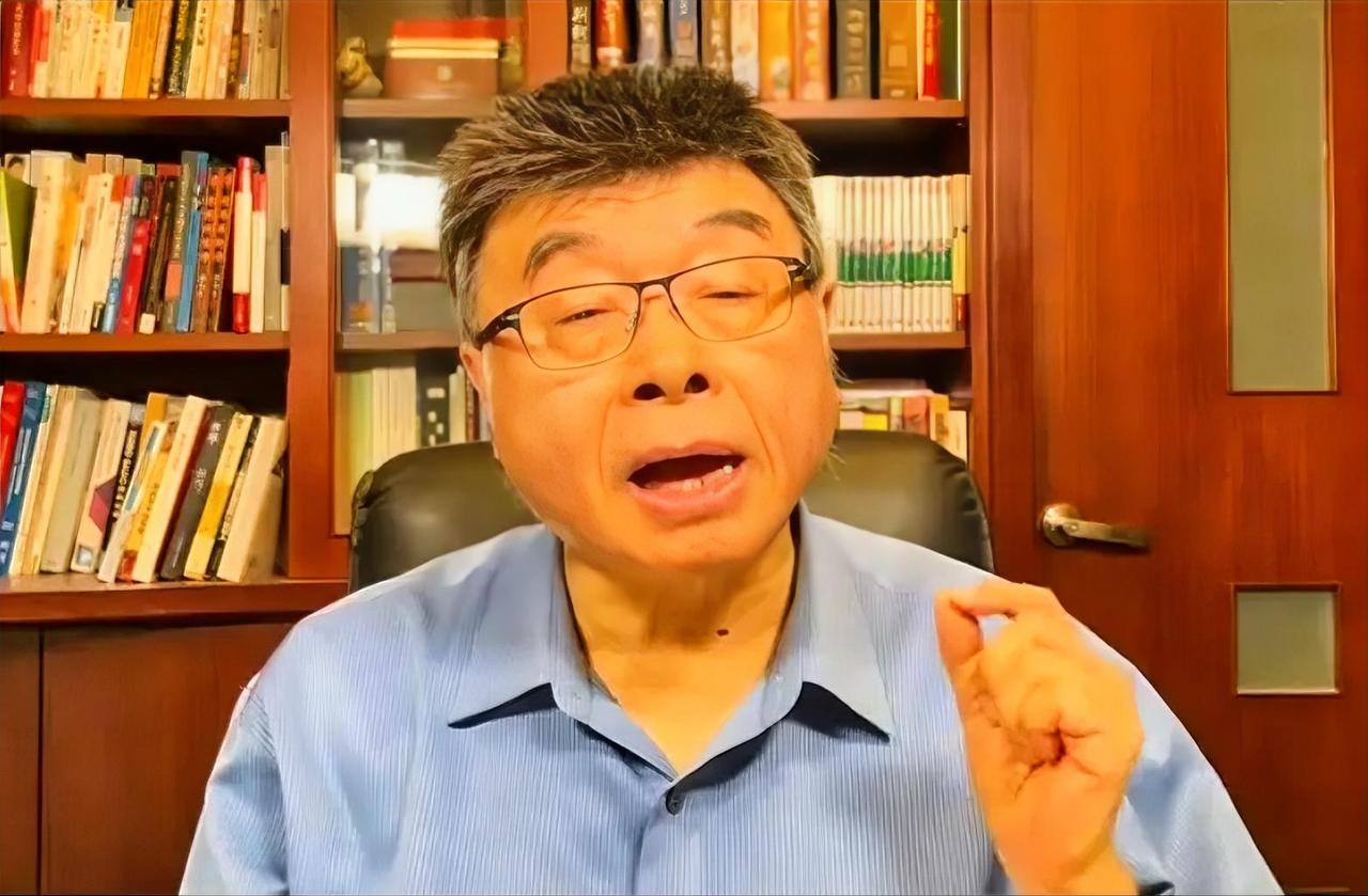台湾名嘴邱毅10月8日晚上发布视频，直言“赵少康专访沈伯洋，明显在放水，沈伯洋顺