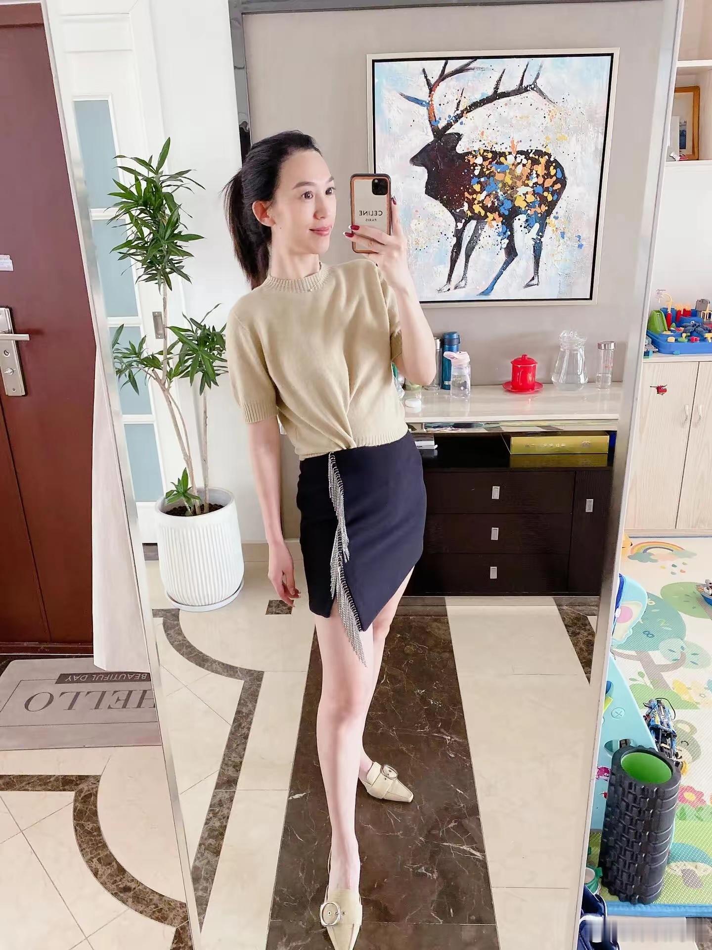 武汉的小姨，还是81后。[玫瑰]​​​