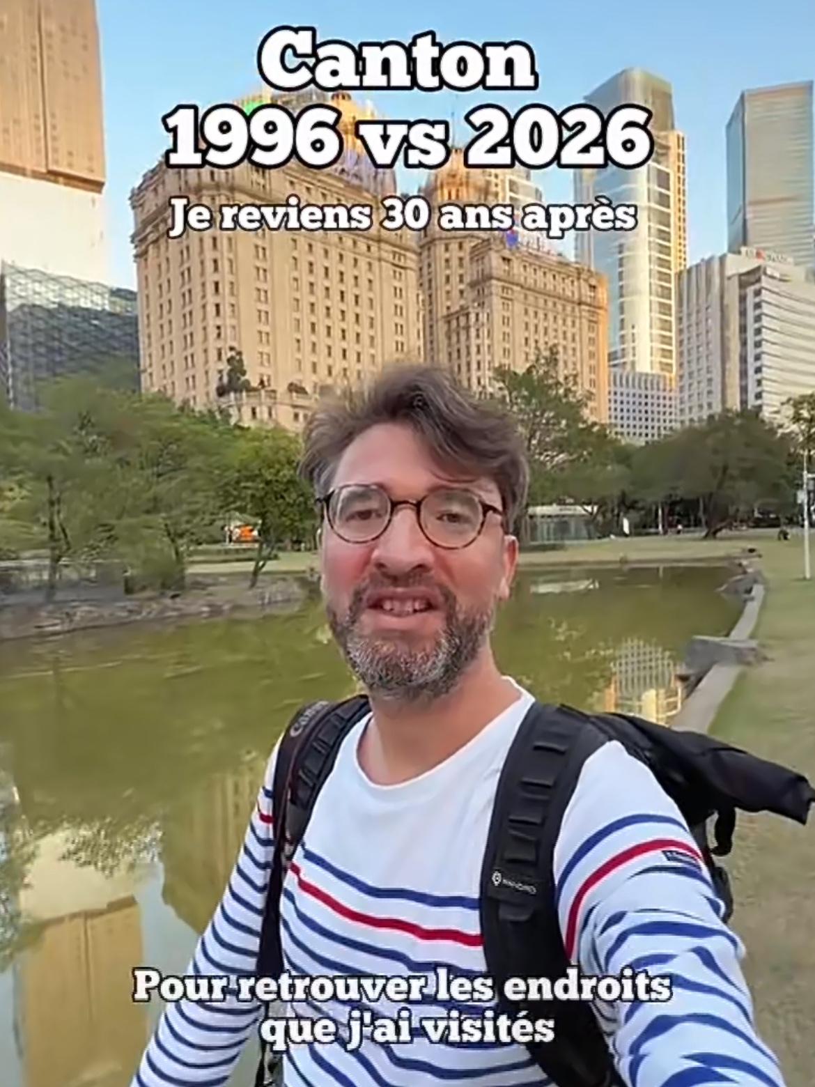 法国大哥对比他30年前来广州拍过的照片，那时候人们都骑着自行车，街上的汽车比较少