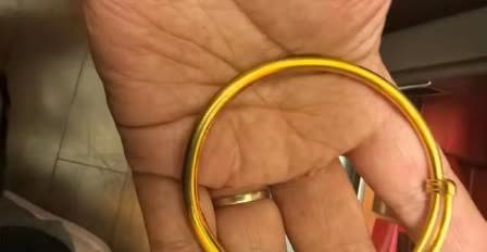 “天上掉金子！”浙江上虞，一女子在路边摊买了6.6元的小青菜，回到家，她竟然在塑