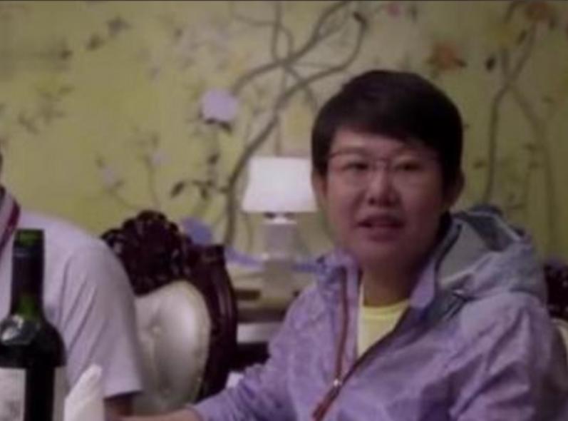 “职场人就该管住嘴”，2016年的央视镜头下，京东副总杜爽用一句“我怀孕了”拒绝