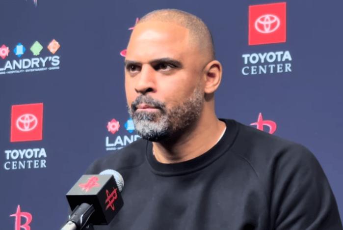 我得承认我对火箭的期待从保西决冲总冠军到了如今保首轮，冲次轮打法太单一