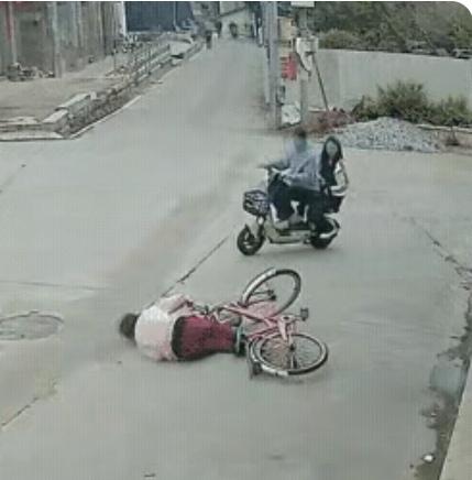 这个交通事故疑似不当避险。看了福建的这个交通事故的录像，觉得对事故责任的认定