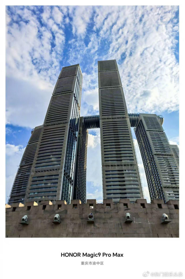 不是吧阿sir，荣耀你真的太会了！把肖战在重庆走过的路又走了一遍，还专门用#荣耀Magic9#Pro