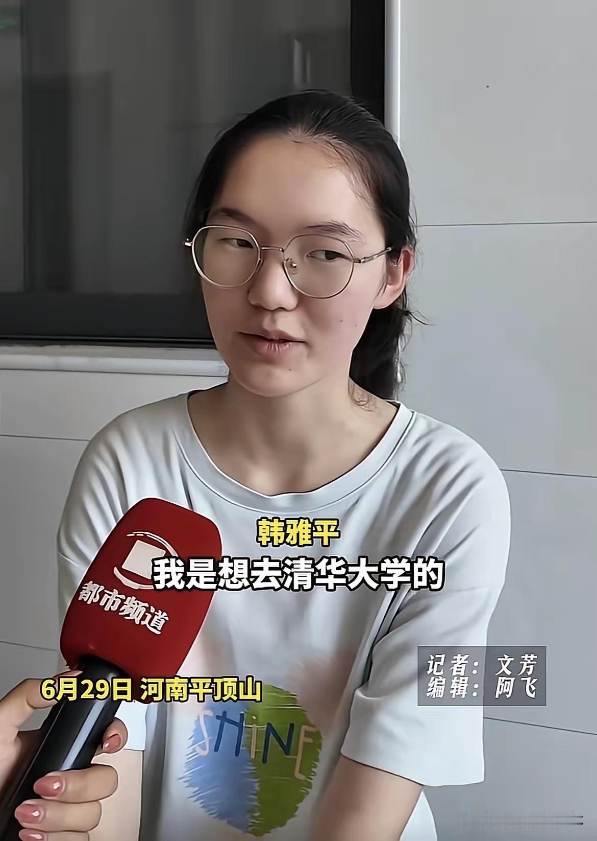 韩雅平选专业这事，给所有寒门孩子提了个醒。清北两校招生组同时上门，她纠结的