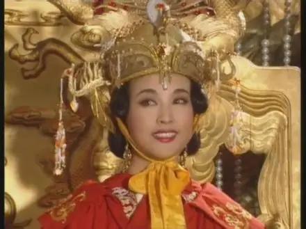 公元649年，唐太宗驾崩，后宫规矩摆在那儿——没生过儿子的妃嫔，统统打包送去寺庙