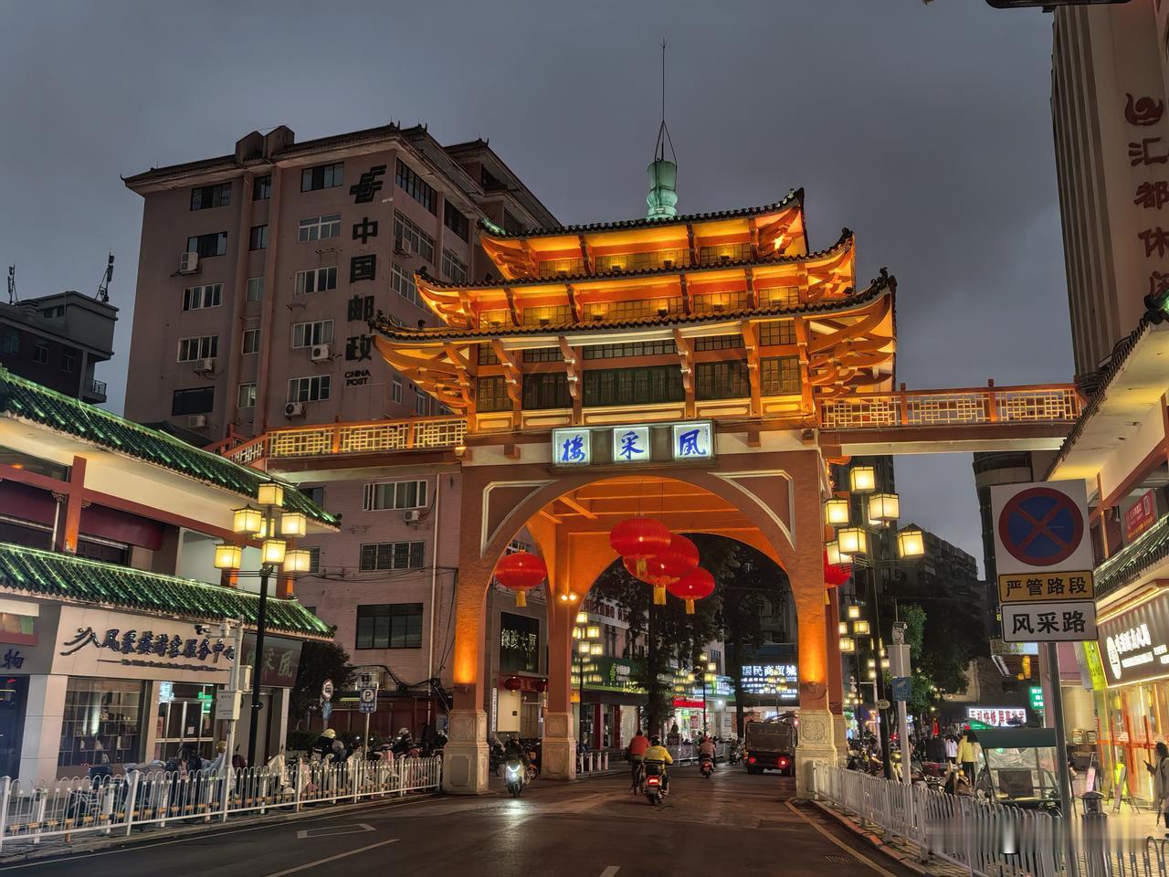 韶关逛街的体验感直接拉满！就以风采楼为例，它可是韶关的地标性建筑。风采楼始建于明