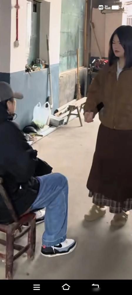 泪酸！想开了，丈夫去医院被检查出胃癌晚期，时日不多了，丈夫放弃了治疗，回到家中给