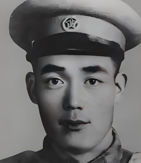 1952年，一名志愿军战士悄悄顺走一袋美军地雷，兴冲冲带回阵地向连长请功，谁知连